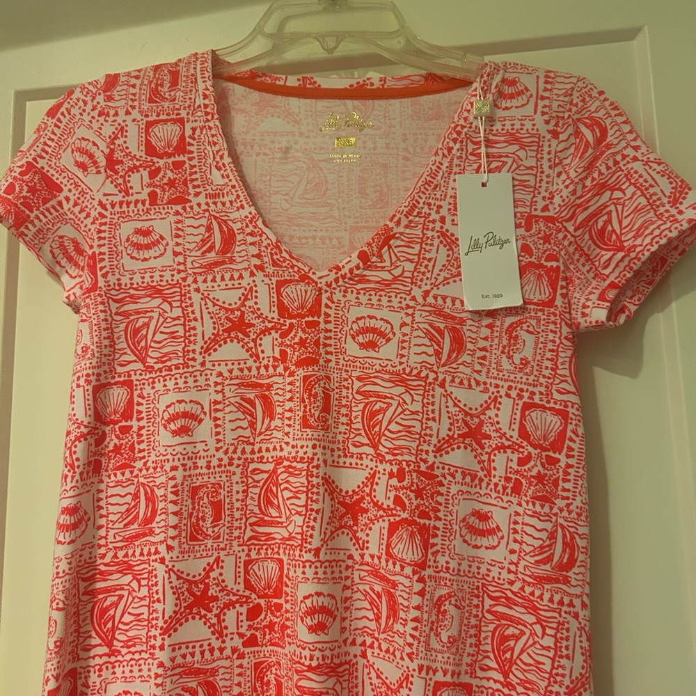 Lilly Pulitzer Pink and White Graphic Short Sleeve Tee